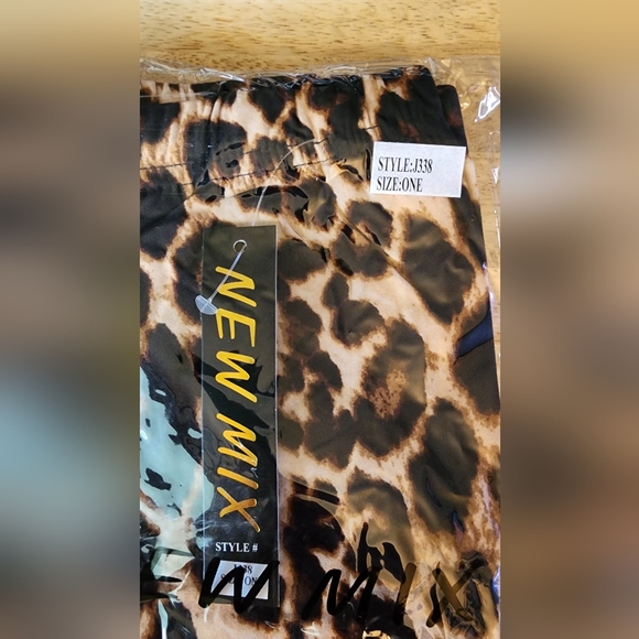 2 Packs of New Mix Leggings NWT - One Size - Picture 3 of 4